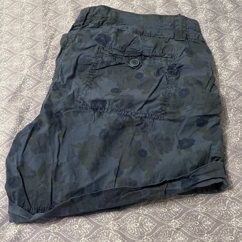 Old Navy shorts size 10 - Picture 2 of 3